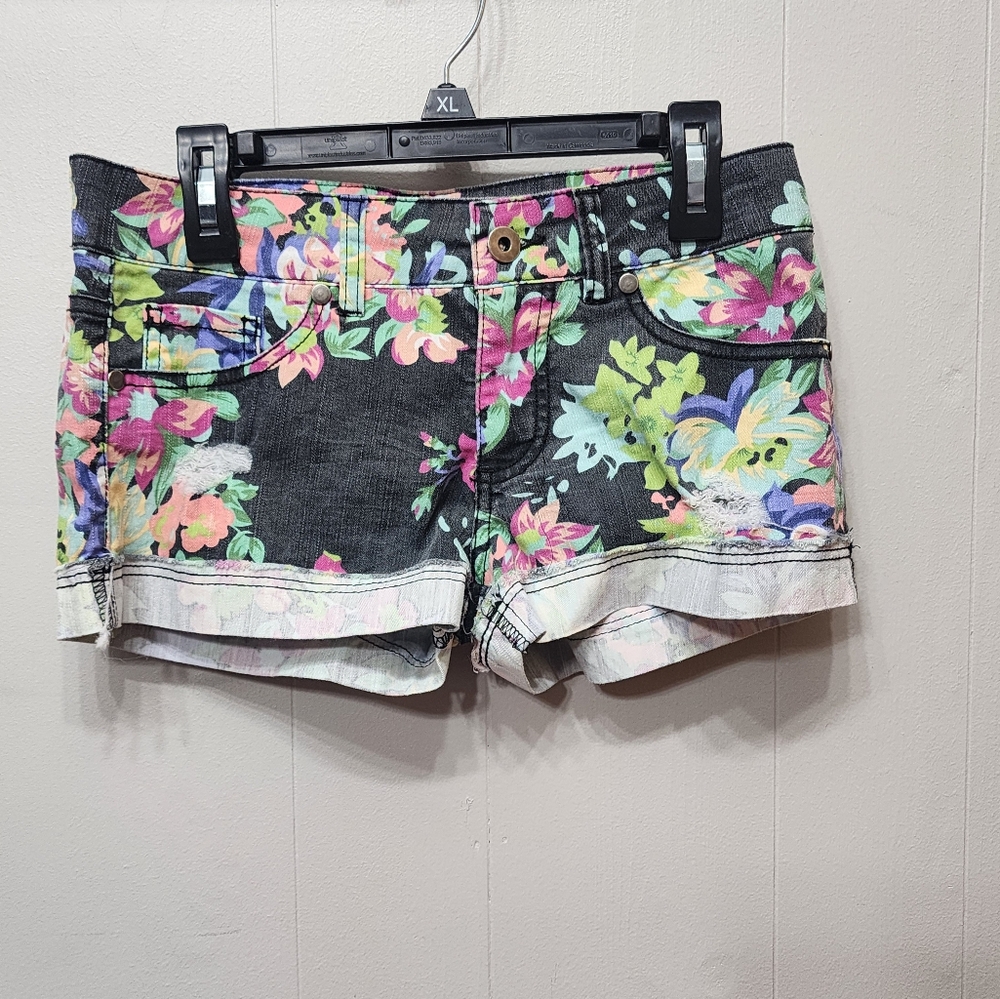 Kiss & Cry Shorts Size 0 Denim Floral Multicolor Distressed Casual Short C280